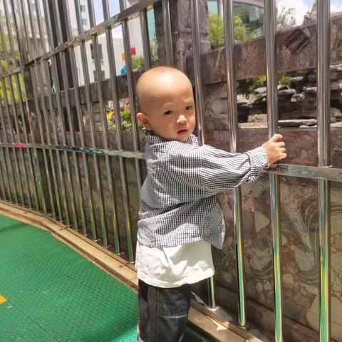 爱在位，育自成