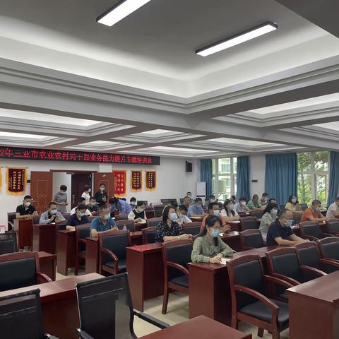 范德新同志召开“十四五”人才工作专题会