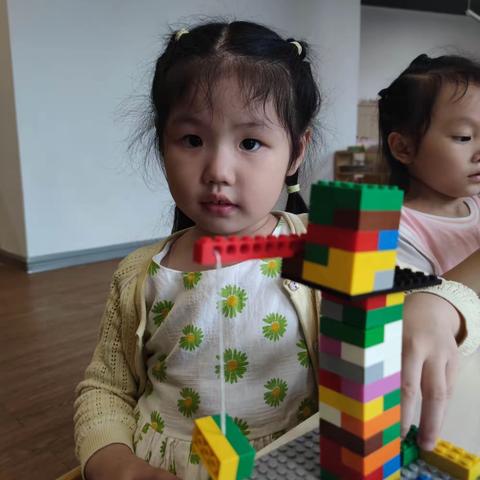 2022春梅沙幼儿园创意搭建第九课——塔吊机