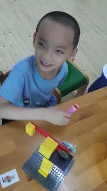 致美幼儿园2022春季搭建第十五节课——塔吊机