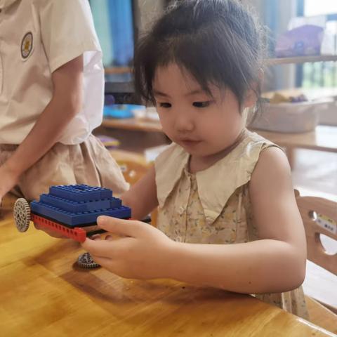 2022春梅沙幼儿园创意搭建第十一课——坦克车