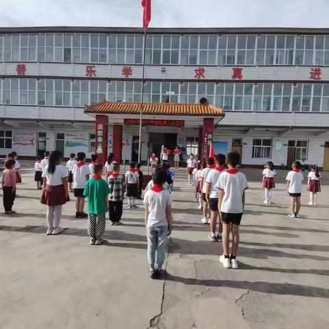 红领巾，心向党