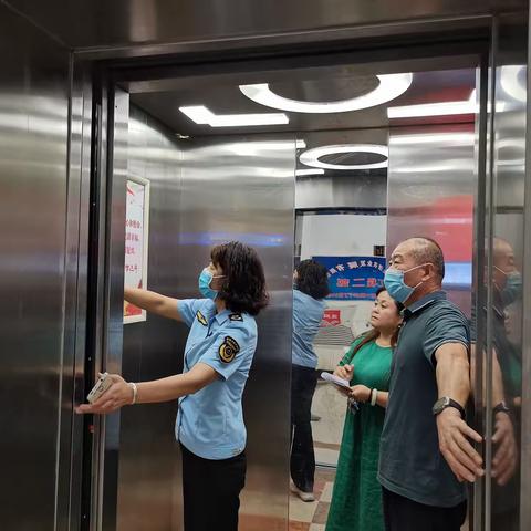 “铁拳”守护人民群众乘梯安全
