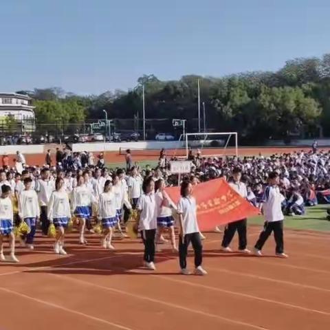 风华正茂恰少年     奋勇拼搏乃运动——记荆州市实验中学七（9）班秋季运动会