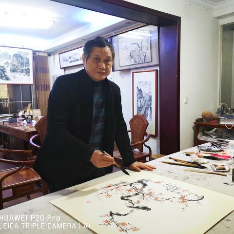 南昌福山书画院副院长，南昌画院特聘画家梅建亭