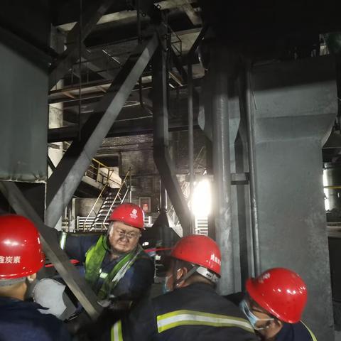 干劲十足抢抓工期 |装备部机电二班检修人员加班加点抢工期 确保完成成型二车间检修任务