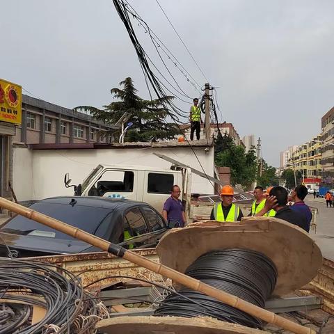 【平阴住建】东沟街东段杆线整治顺利完成