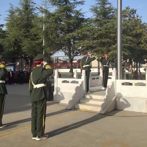 鹿邑县老君台中学举行以“弘扬民族精神  培养爱国情怀”为主题的升旗仪式