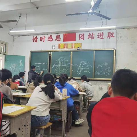 爱洒教育心不悔，于无声处铸师魂