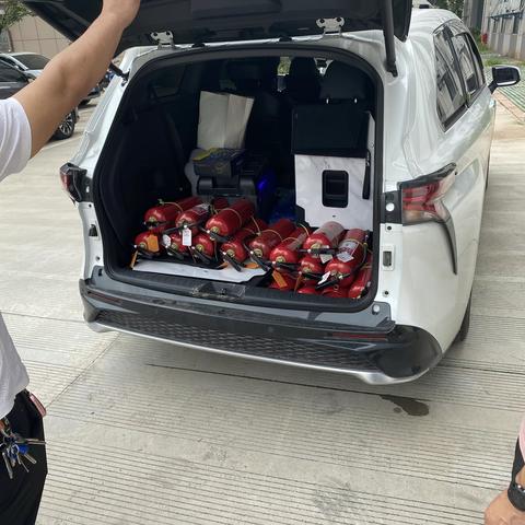 灭火器也有假？蒋马山背社区上门回收假冒伪劣消防产品