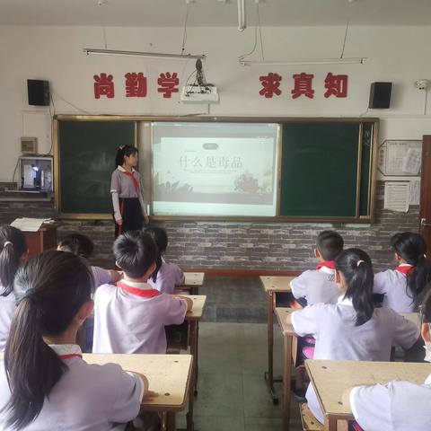 众纺路小学六年一班“远离毒品-做健康成长青少年”主题班会