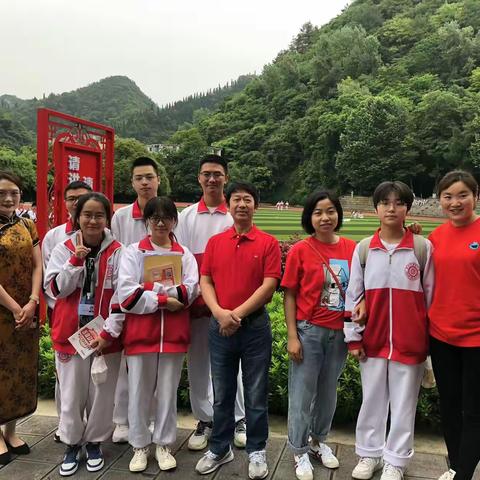 贵阳市清华中学2022届（13）班毕业简报