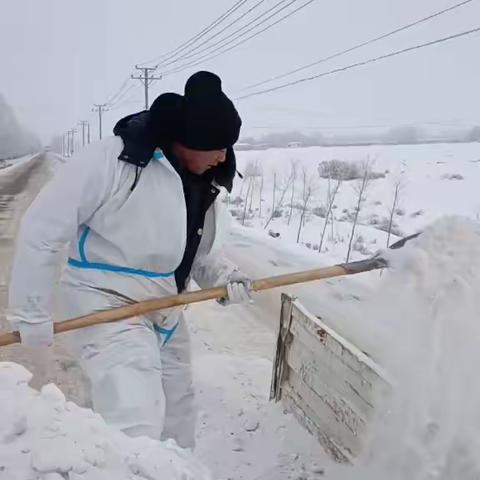 大年初一除雪忙