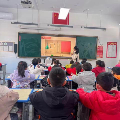 【人民路·“滨”纷优学】指尖妙趣，开启造艺之旅——一年级劳动课堂纪实