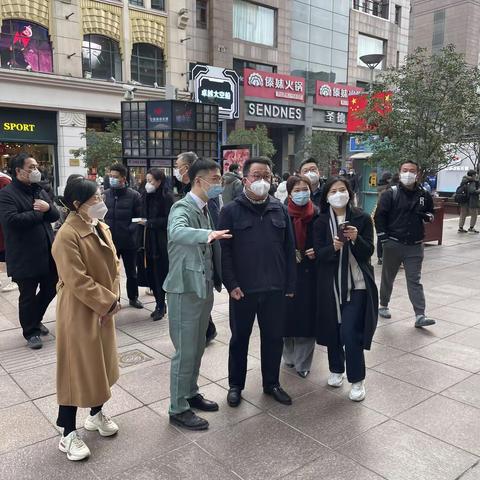 集团党委书记、董事长叶永明一行莅临百联ZX创趣场开展节前安全检查
