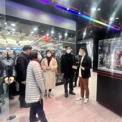 黄浦区委书记杲云一行莅临百联ZX创趣场开展除夕检查慰问