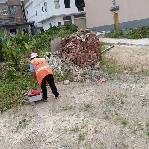 注意村内卫生，打造清洁家园