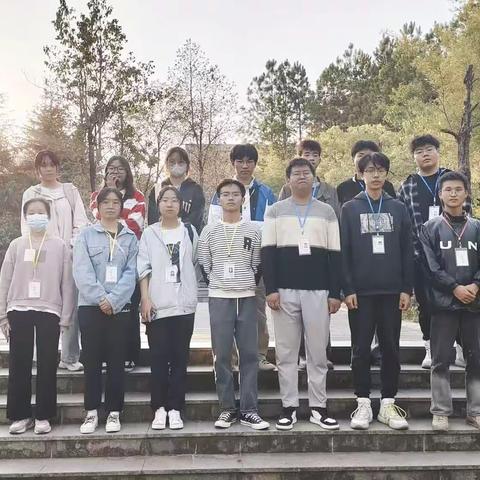 土建青协开展摆放电瓶车活动