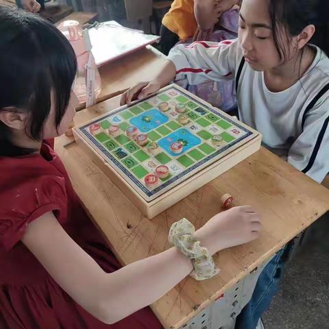 “棋”乐融融，乐在“棋”中 ——坪上镇中心小学