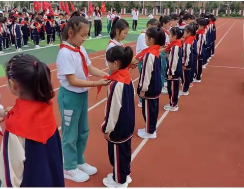 “学习二十大  争做好队员”入队仪式