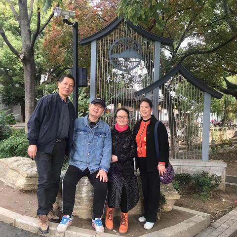 投石冲破水中天