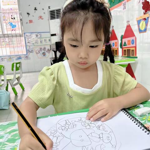 荔茵幼儿园课堂主题绘画《萤火虫之光》
