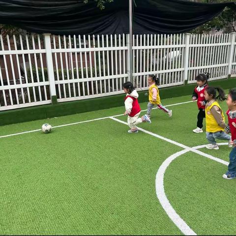 华美风景园中班足球⚽️启蒙课