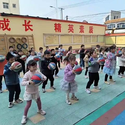 盼盼幼儿园——大一班——户外活动