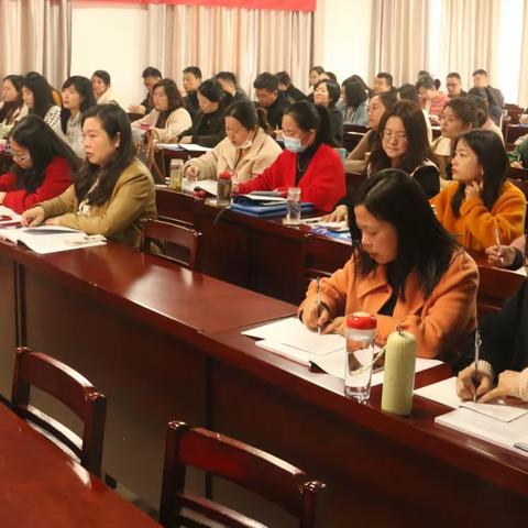 平桥区家庭教育指导师学习班“学校团体辅导与咨询指导”课堂纪实
