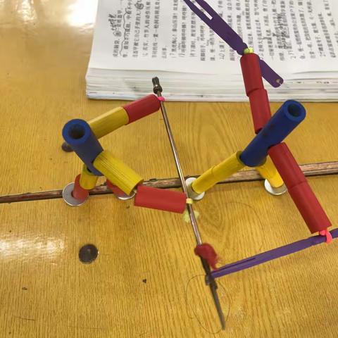 “双减”——制作竹节人。