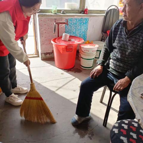 爱满重阳节 情暖老人心