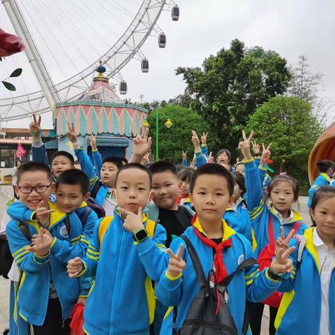 重庆綦江区九龙小学三年级五班赴渝乐小镇研学体验活动