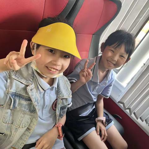 重庆市巴蜀蓝湖郡小学校二年级1班“跨学科主题学习社会大课堂实践育人课程”