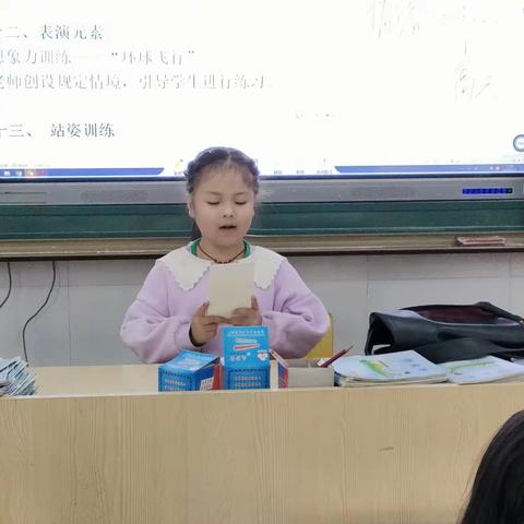 演讲又叫演说，指在公众场所以有声语言和体态语言手段相结合，对某个具体问题，鲜明完整发表自己的见解主张