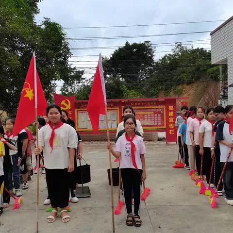 小手拉大手，共建美好家园  ——大坪农场桐树下小学开展环境卫生大整治活动