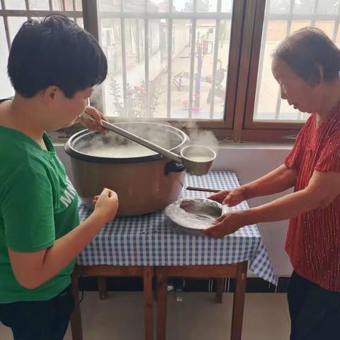 幸福院助餐店，给老年人提供方便