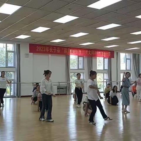 赵亚静石哲镇到村工作大学生工作动态