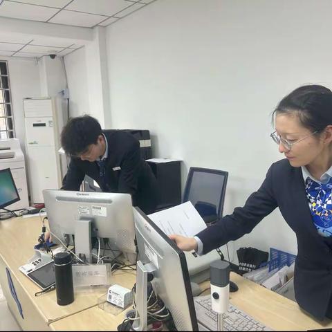 建行喀什分行巴楚支行-齐心协力，整洁卫生！