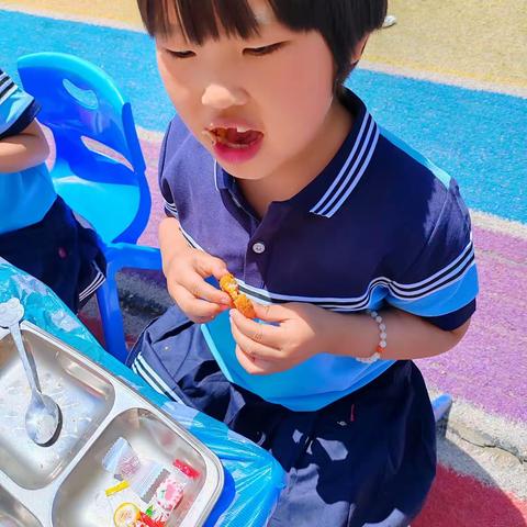 名圣幼儿园学前②班 张馨雨宝贝在幼儿园美好的回忆