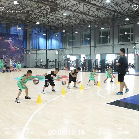 87小当家在行动-强健体魄学习篮球🏀