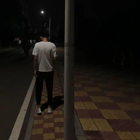 工业设计2201何林锋