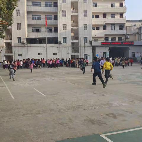 第17周     玉州区城西中心小学学生大课间操活动