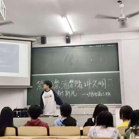 开学一个月，让我们来看看同学们的学习状况吧！