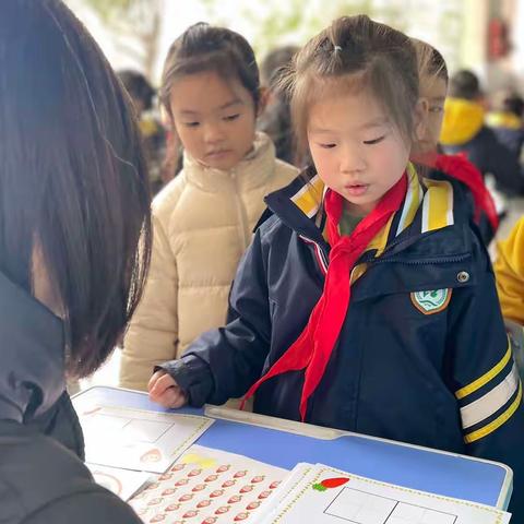 “你好，萝卜”勇闯关，快乐学习无“纸”境——江南小学一年级“你好，萝卜”闯关活动