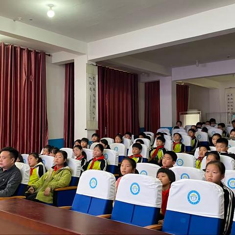 法治进校园 普法护成长