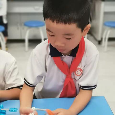 2023秋季乐高机器人社团—神奇的小鲸鱼