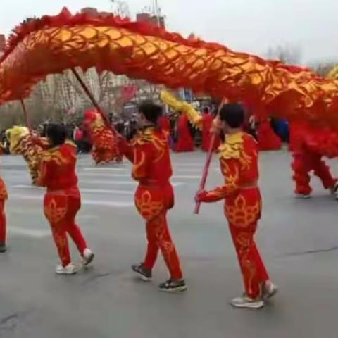 “年俗”里的“年味”            ---平山镇东街一小