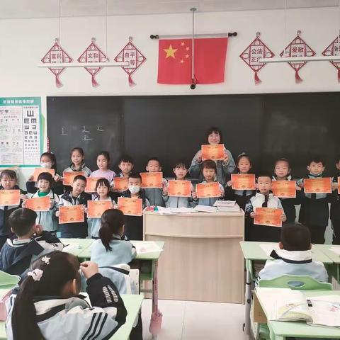 东胜区满世小学一（2）班第十周总结来啦