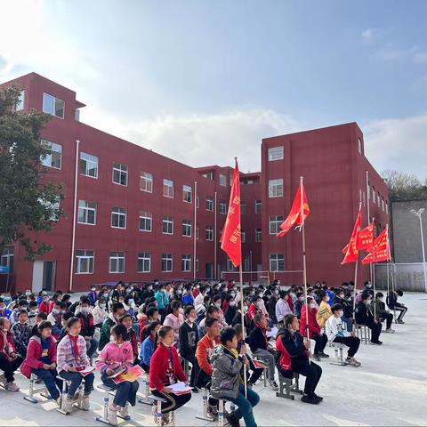 表彰优秀  树立榜样——卡房乡九年一贯制学校期中综合考评表彰大会