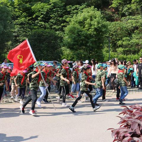 学习军人精神，从小树雄心